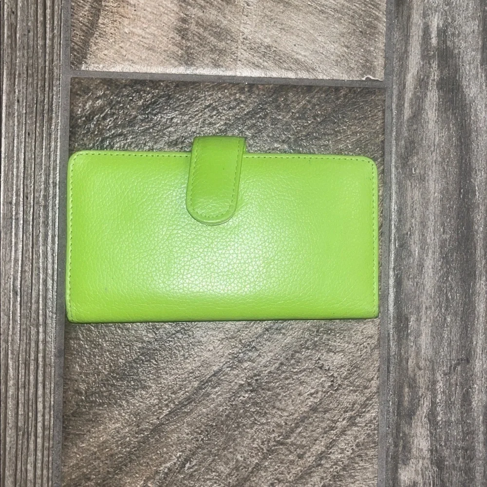 Buxton Vibrant Green leather Wallet